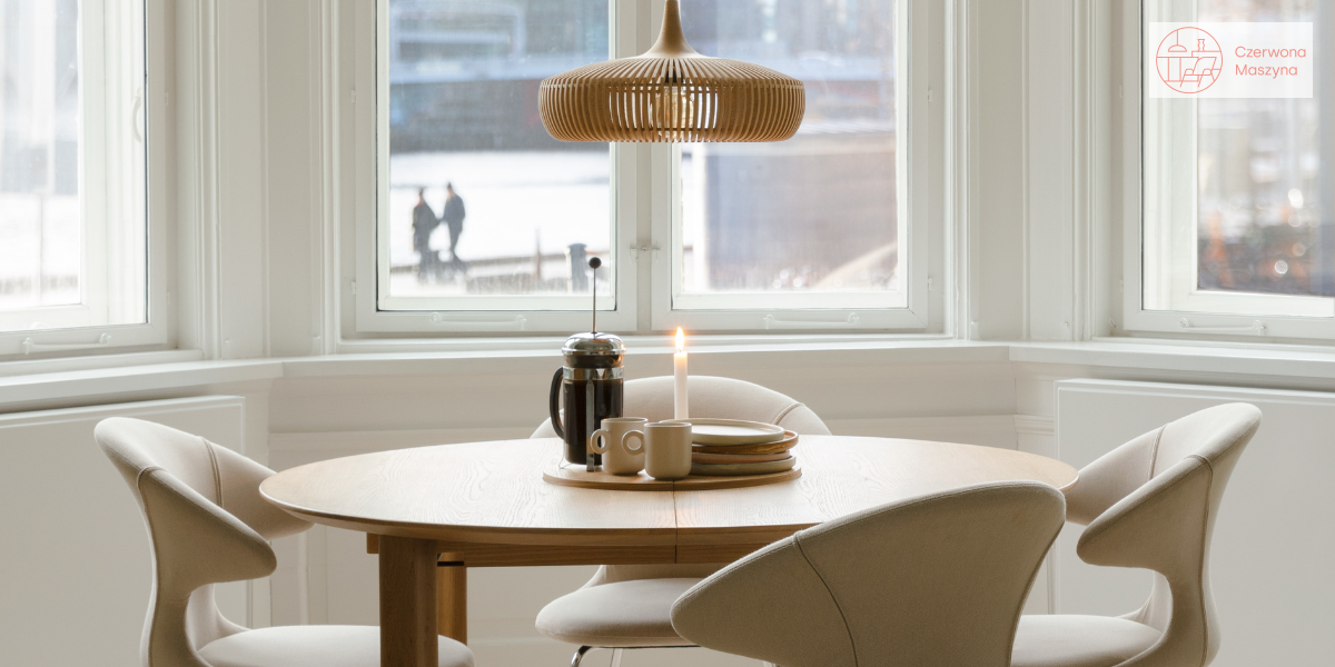 lampa nad stołem